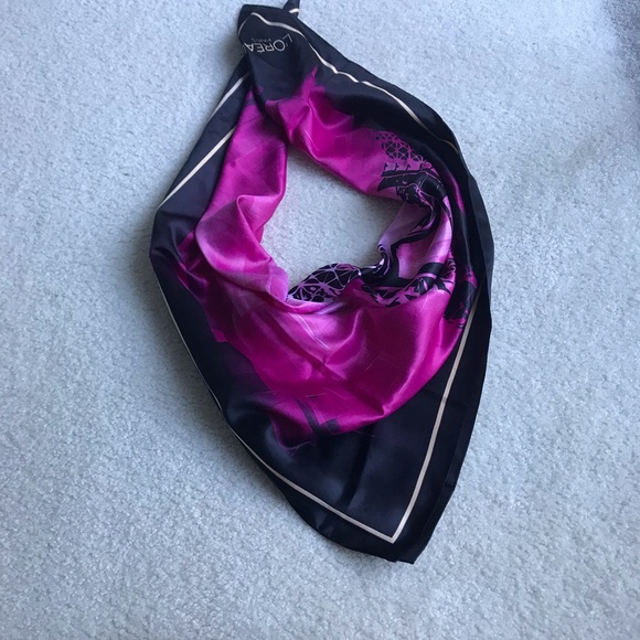 NWOT Chic Black & Pink Square Scarf in Original Packaging - Picture 5 of 6